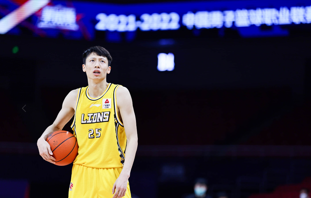 媒体人：赵岩昊与首钢面对面沟通 广厦也提出续约